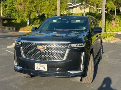 Used 2021 Cadillac Escalade ESV Luxury RWD image 1
