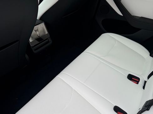 Used 2026 Tesla Model Y Long Range image 17