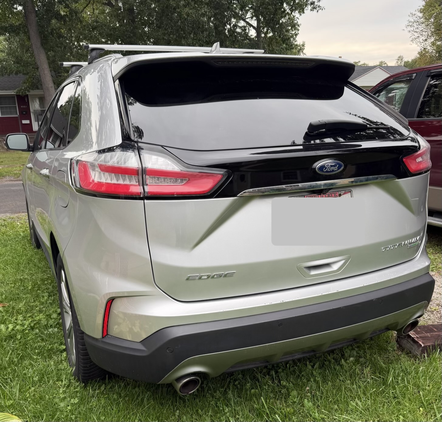 Used 2019 Ford Edge Titanium FWD image 4