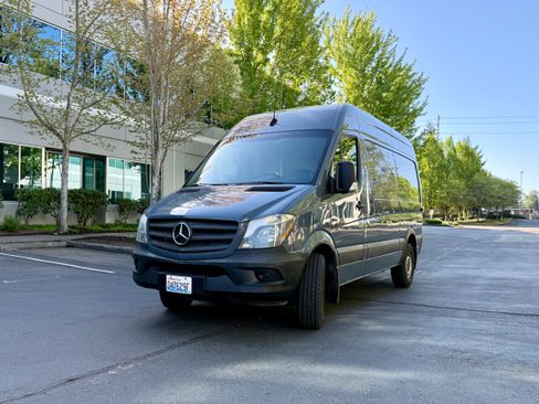 Used 2018 Mercedes-Benz Sprinter 2500 image 1