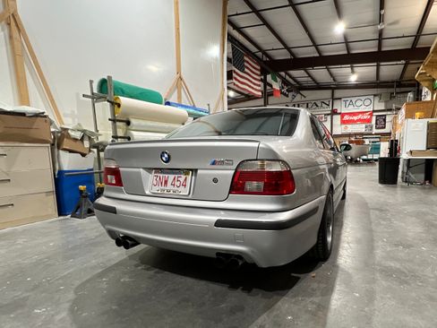 Used 2002 BMW M5 RWD image 8