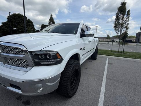 Used 2015 RAM 1500 Laramie w/ Convenience Group AWD/4WD image 4