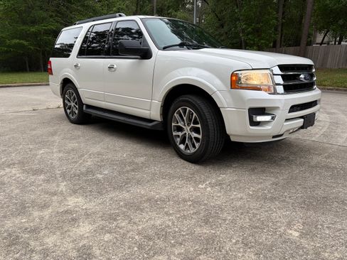 Used 2016 Ford Expedition XLT w/ Equipment Group 201A image 2