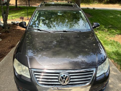 Used 2008 Volkswagen Passat Lux FWD image 2