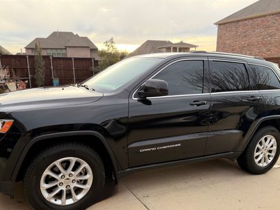 Used 2014 Jeep Grand Cherokee Laredo w/ 18" Wheel & 8.4" Radio Group