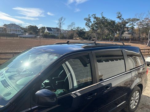 Used 2013 Volkswagen Routan SE image 4