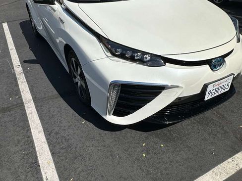 Used 2019 Toyota Mirai image 1