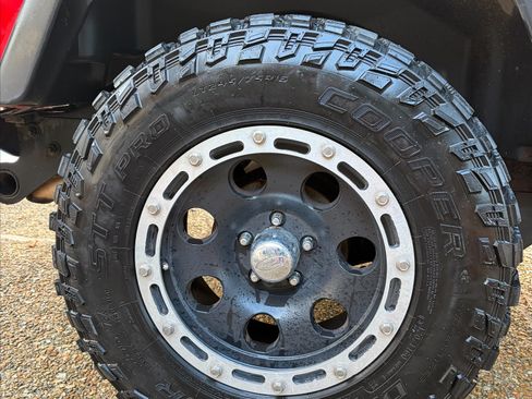 Used 2004 Jeep Wrangler SE image 12