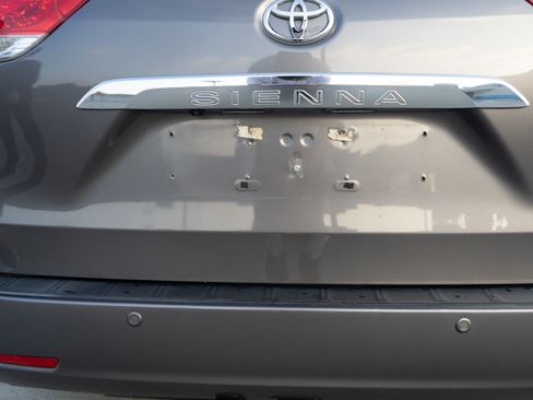 Used 2014 Toyota Sienna Limited image 21