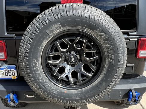 Used 2017 Jeep Wrangler Unlimited Rubicon w/ Connectivity Group image 20