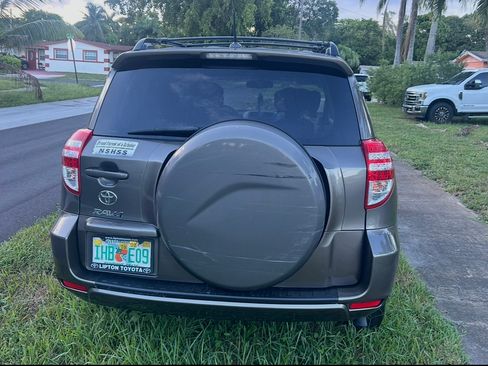 Used 2011 Toyota RAV4 2WD w/ Base L4 Extra Value Pkg image 1