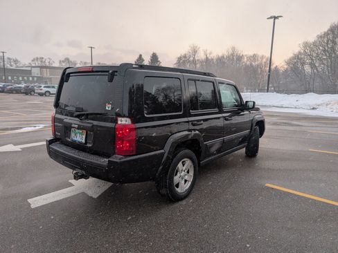 Used 2007 Jeep Commander Sport image 2