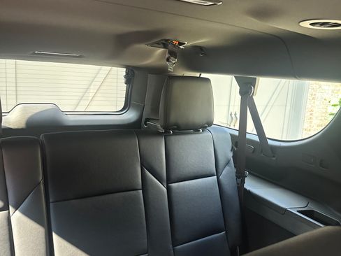 Used 2024 Cadillac Escalade ESV Luxury AWD/4WD image 10