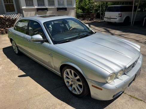 Used 2008 Jaguar XJ8 RWD image 4