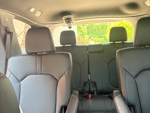 Used 2025 Honda Pilot TrailSport image 17