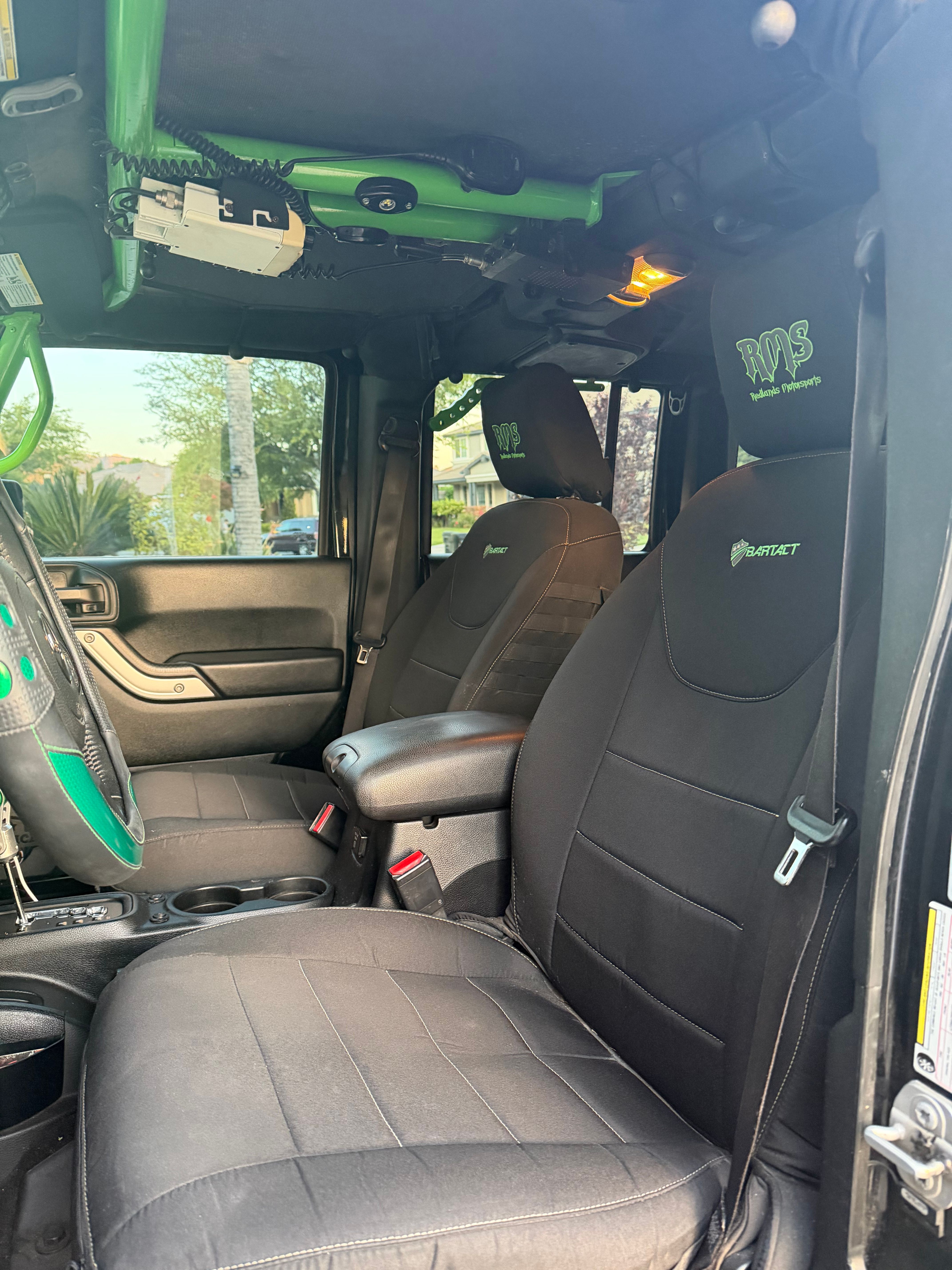 Used 2017 Jeep Wrangler Unlimited Rubicon w/ Connectivity Group AWD/4WD image 8