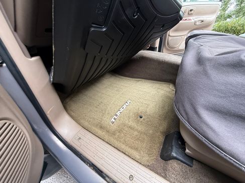 Used 2001 Toyota Tundra Limited image 15