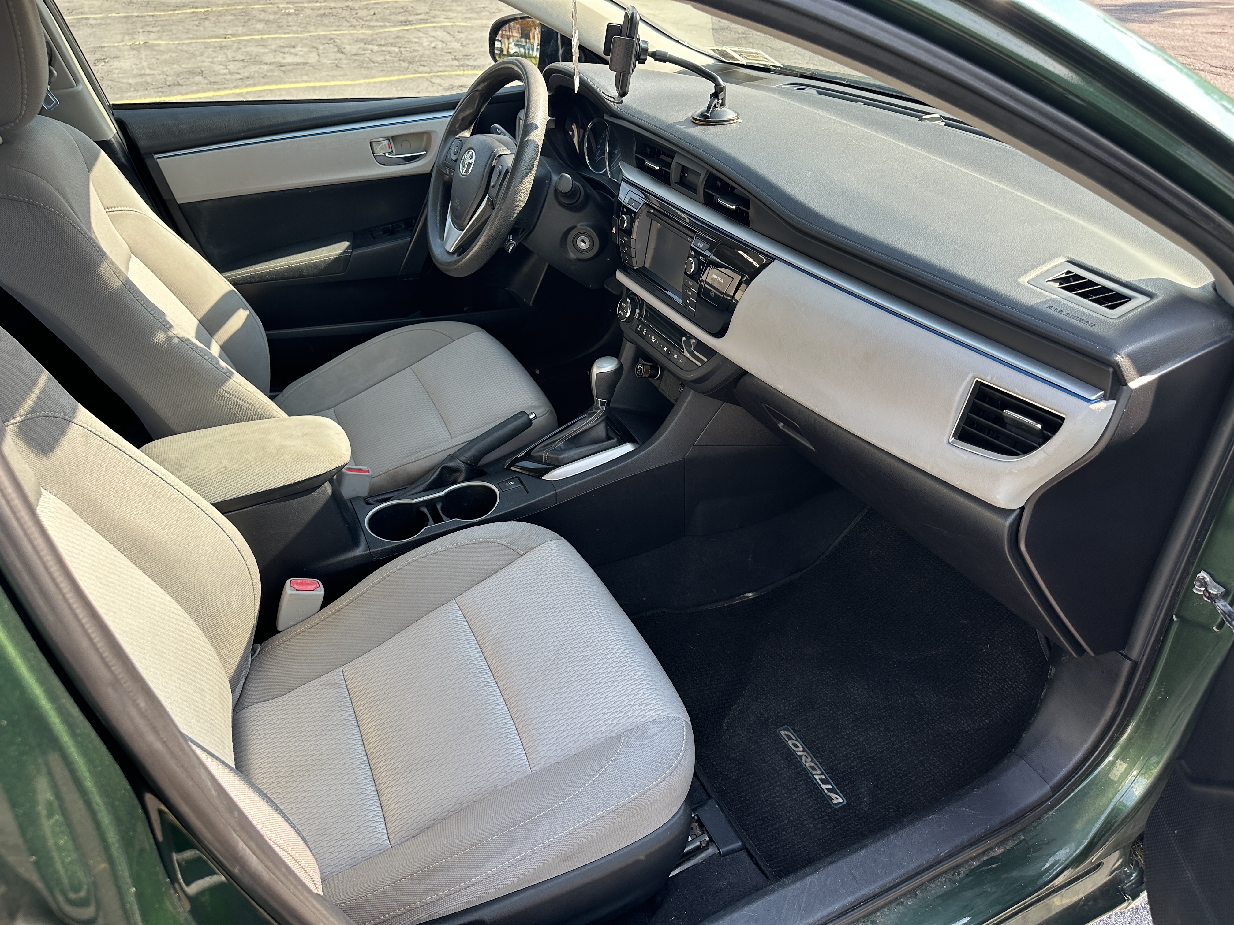 Used 2014 Toyota Corolla LE FWD image 17