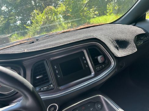 Used 2016 Dodge Challenger R/T image 4