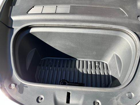 Used 2020 Tesla Model Y Long Range image 8