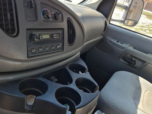 Used 2006 Ford E-350 and Econoline 350 Super Duty image 11