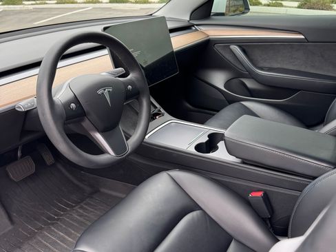 Used 2021 Tesla Model 3 Standard Range Plus image 9