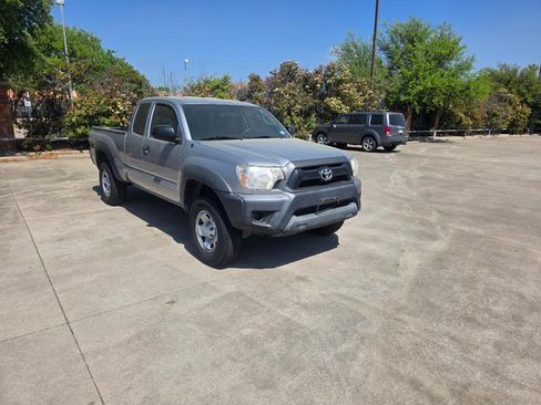 Used 2015 Toyota Tacoma PreRunner image 1