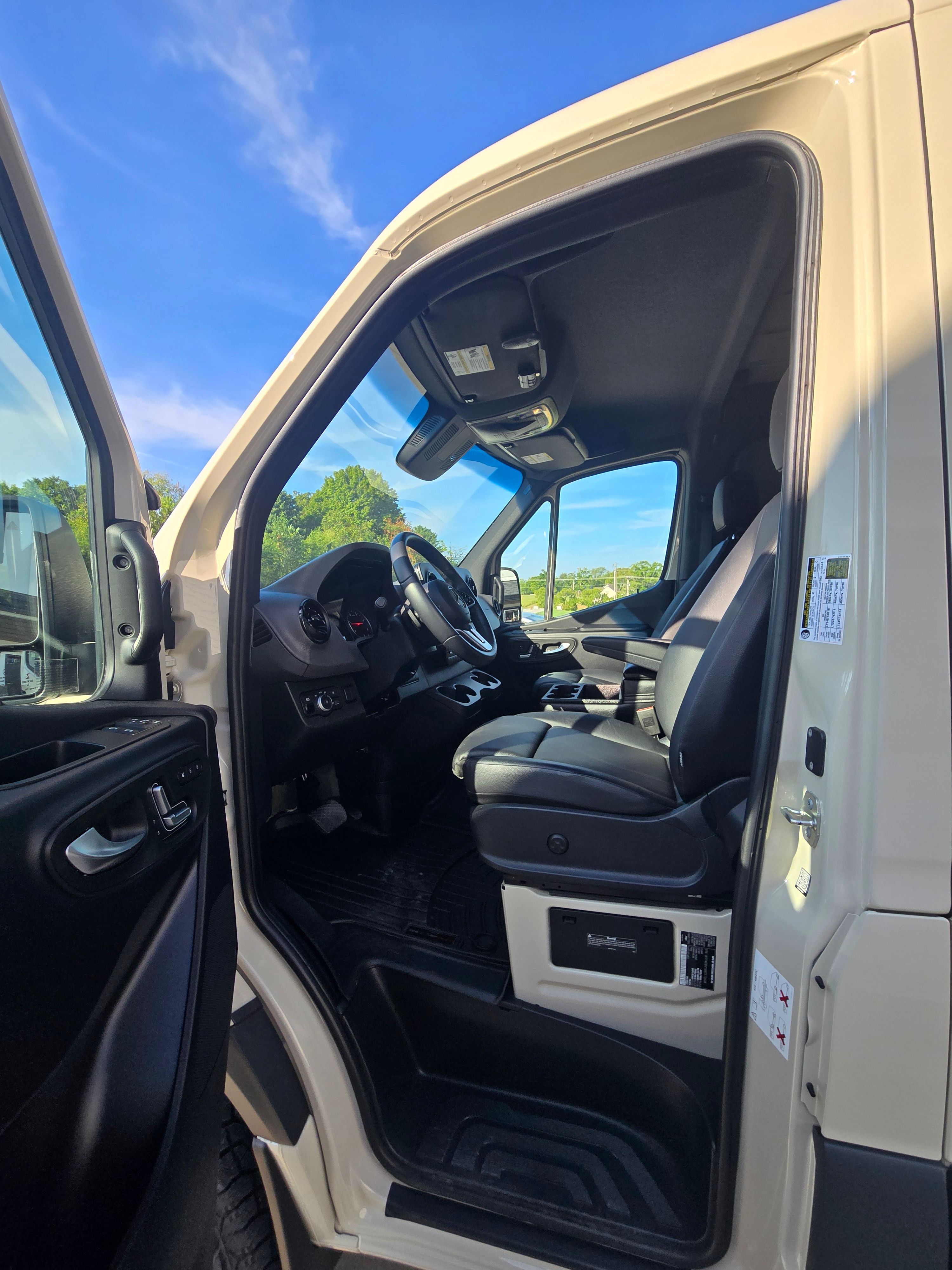 Used 2022 Mercedes-Benz Sprinter 2500 image 10