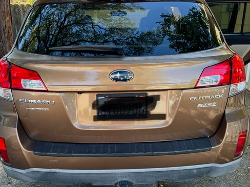 Used 2013 Subaru Outback 2.5i Limited w/ Moonroof Pkg image 2