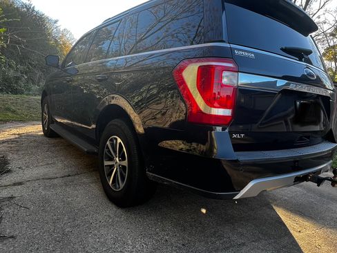 Used 2021 Ford Expedition XLT image 8