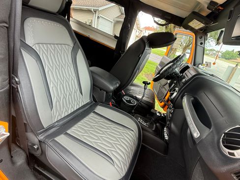 Used 2012 Jeep Wrangler Sahara w/ Connectivity Group AWD/4WD image 27
