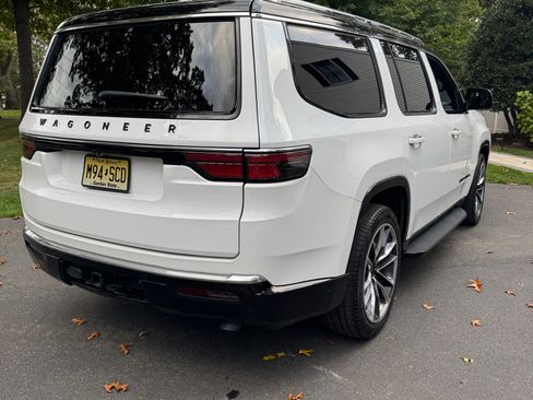 Used 2023 Jeep Wagoneer Series II w/ Premium Group I image 8