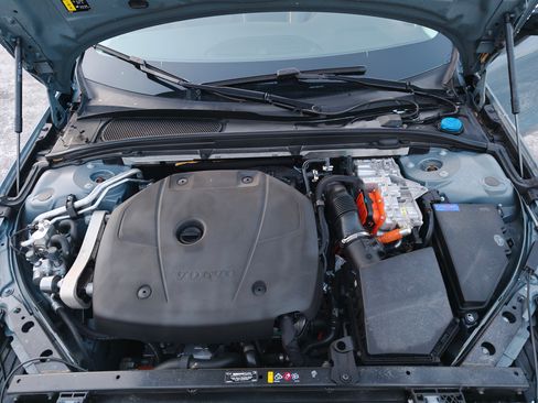 Used 2023 Volvo S60 T8 Plus image 13