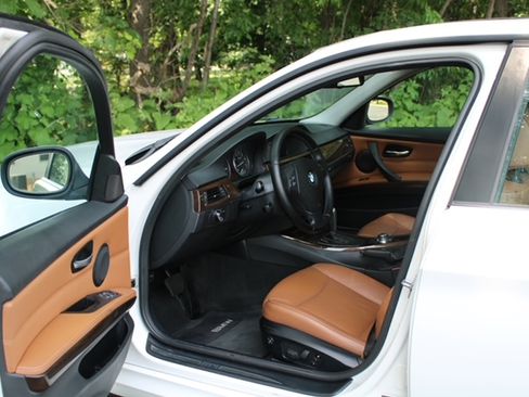 Used 2011 BMW 328i xDrive Sedan AWD/4WD image 8