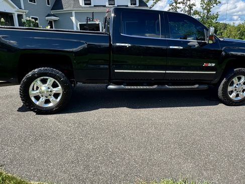 Used 2019 Chevrolet Silverado 2500 LTZ w/ Custom Sport Edition AWD/4WD image 4
