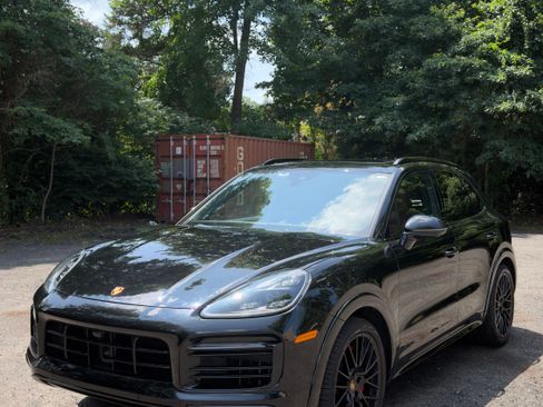 Used 2021 Porsche Cayenne GTS AWD/4WD image 13