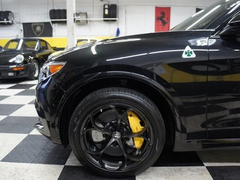 Used 2018 Alfa Romeo Stelvio Quadrifoglio image 12