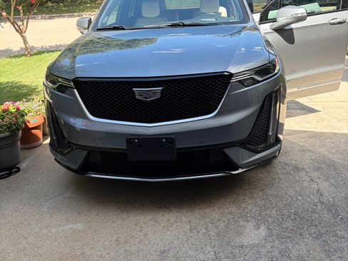 Used 2024 Cadillac XT6 Sport w/ Technology Package AWD/4WD image 11