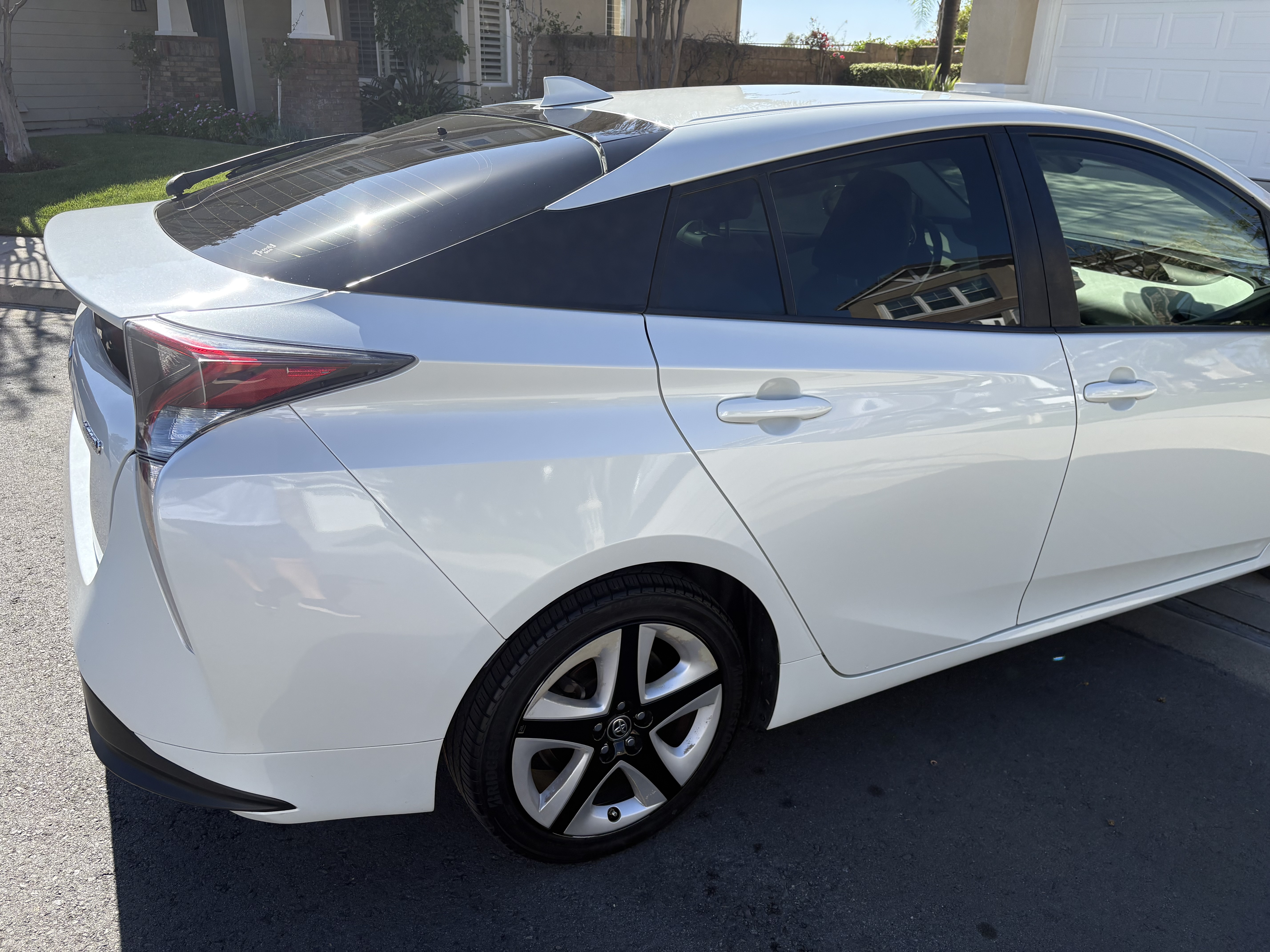 Used 2016 Toyota Prius Three Touring FWD image 5