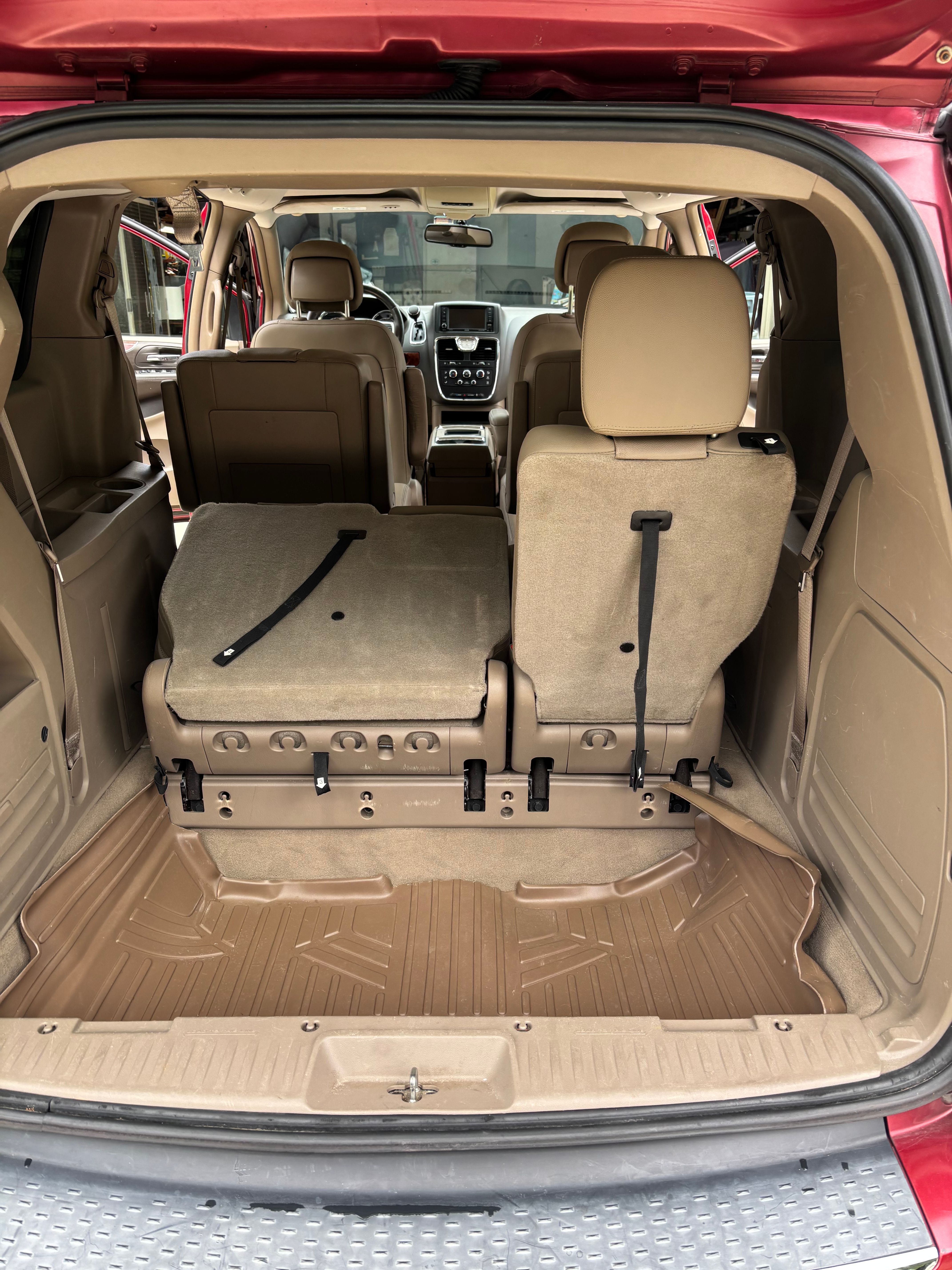 Used 2016 Chrysler Town & Country LX FWD image 11