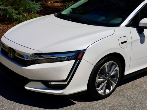 Used 2018 Honda Clarity Plug-In Hybrid image 5