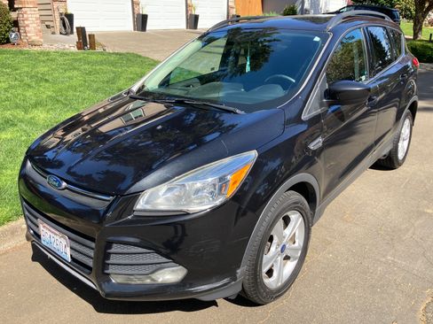 Used 2015 Ford Escape SE w/ Equipment Group 201A image 4