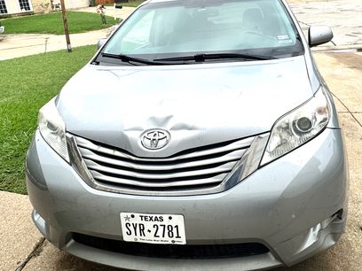 Used 2017 Toyota Sienna LE