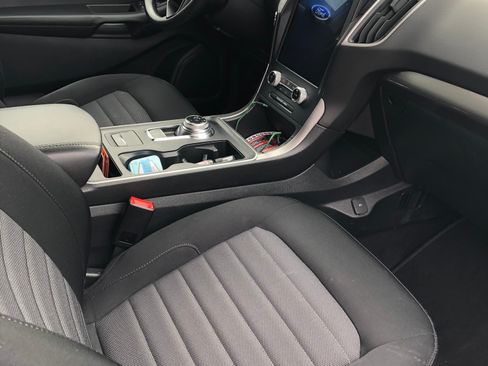 Used 2022 Ford Edge SE w/ Black Appearance Package image 11