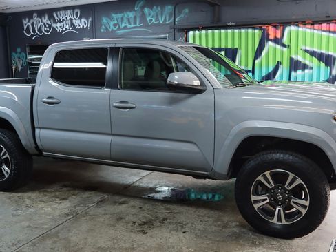 Used 2018 Toyota Tacoma TRD Sport AWD/4WD image 1
