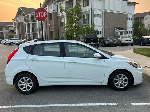 Used 2012 Hyundai Accent GS FWD image 4