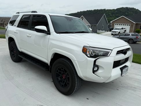 Used 2021 Toyota 4Runner SR5 image 9