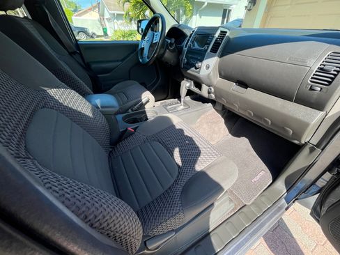 Used 2017 Nissan Frontier SV image 5