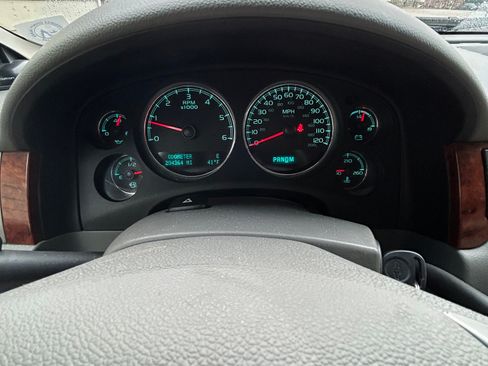 Used 2012 Chevrolet Suburban LTZ image 12