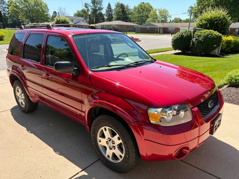 Used 2005 Ford Escape Limited AWD/4WD image 1